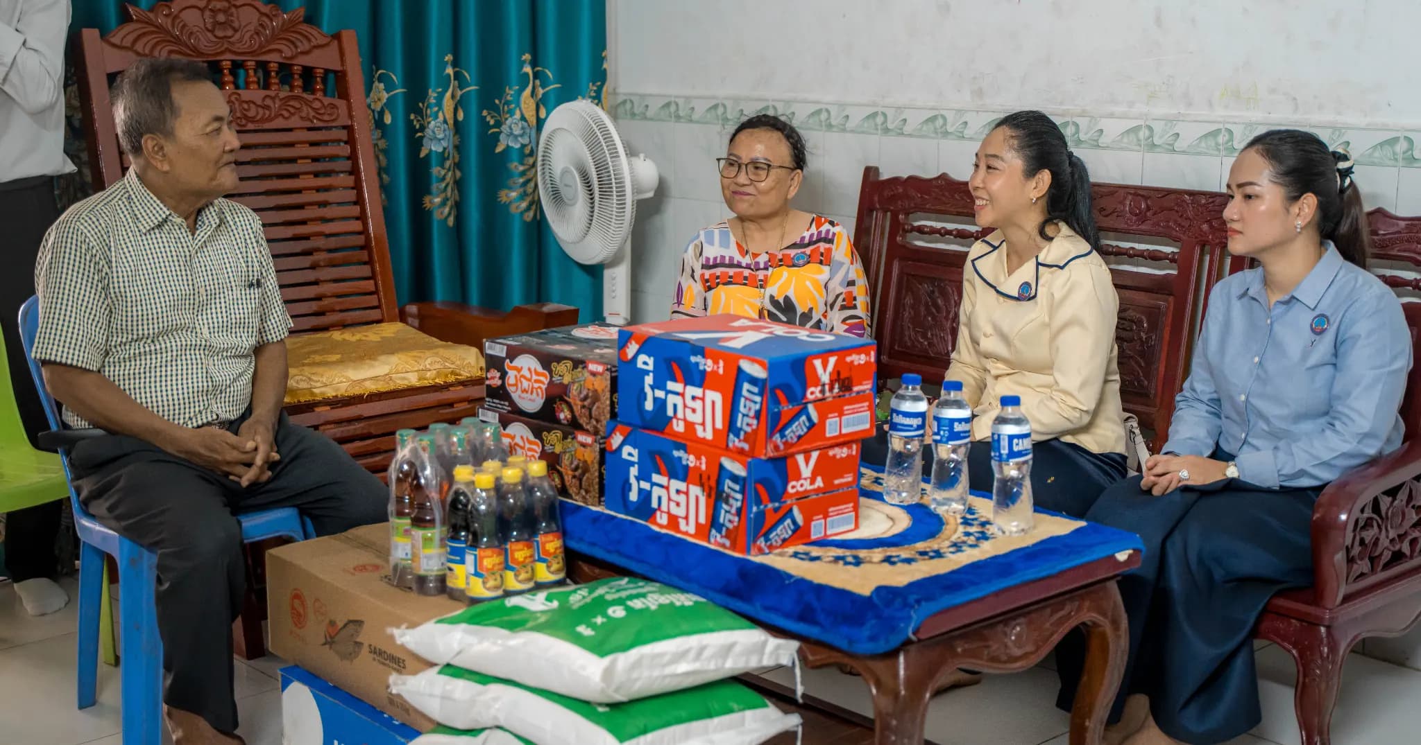 លោកជំទាវ ទុយ សិរីរតនៈ នេត្រភក្ត្រា អញ្ជើញចុះសួរសុខទុក្ខនិវត្តជនដែលជាអតីតមន្ត្រីរាជការមប្រើការងារនៅក្រសួងព័ត៌មាន
