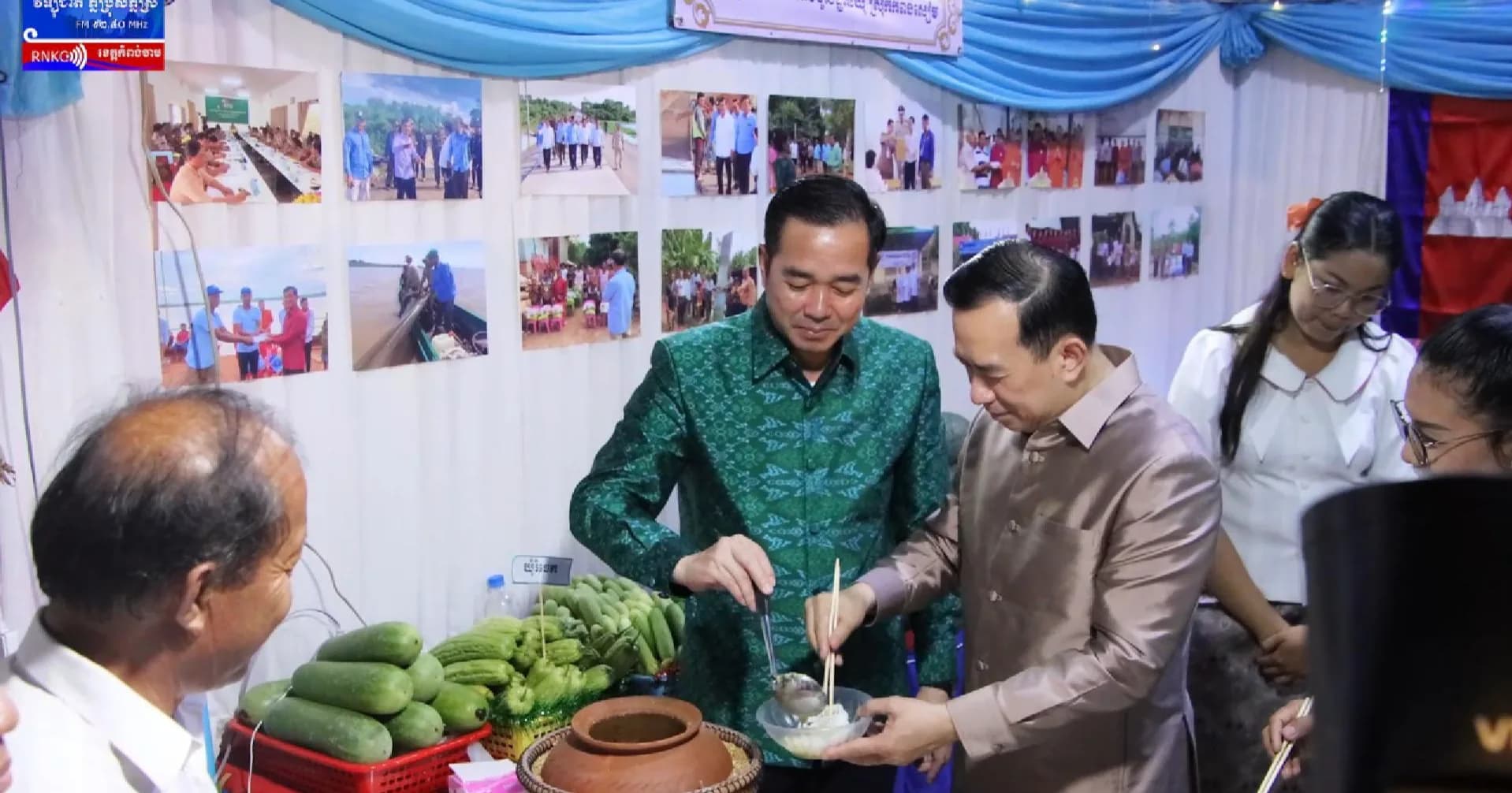 (វិដេអូ) អនុគណៈកម្មការរៀបចំកម្មវិធីសាសនា ការតាំងពិព័រណ៍ និងការប្រគុំតន្ត្រី បើកកិច្ចប្រជុំត្រៀមរៀបចំពិធីប្រណាំងទូក និងកម្មវិធីកម្សាន្ត នៅខេត្តកំពង់ចាម