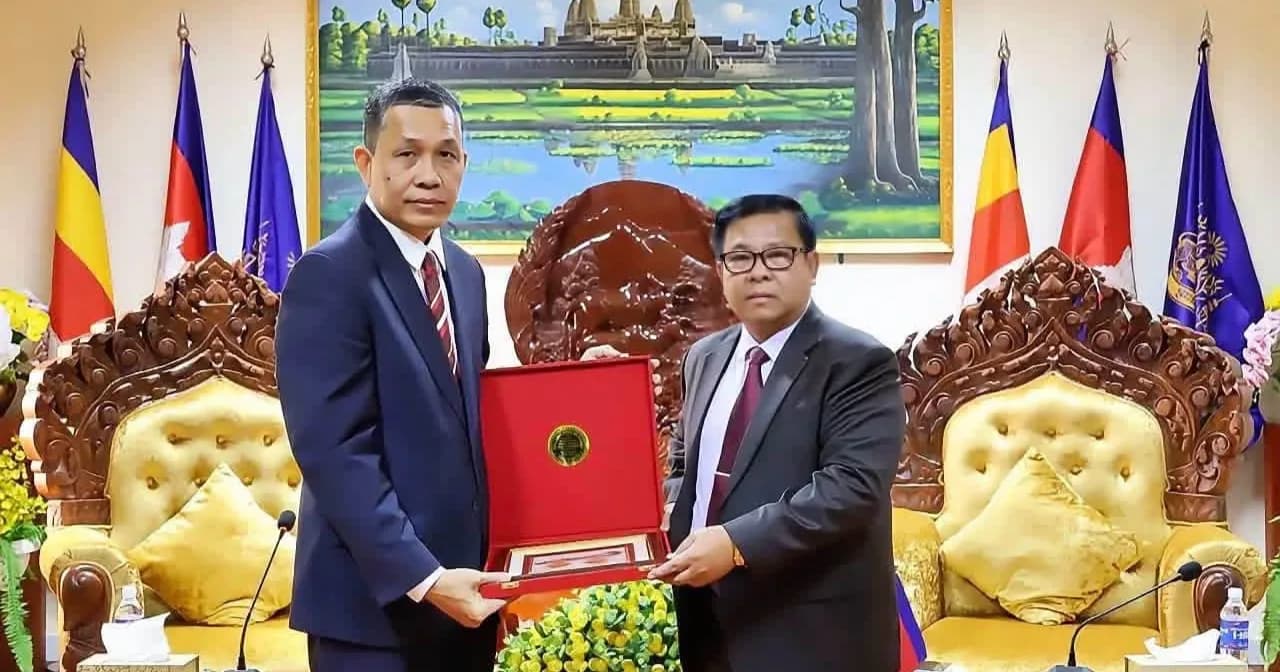 ឯកឧត្តម គង់ គឹមនី ទទួលជួបសម្ដែងការគួរសមជាមួយ ឯកអគ្គរដ្ឋទូតនៃសាធារណរដ្ឋឥណ្ឌា ប្រចាំកម្ពុជា