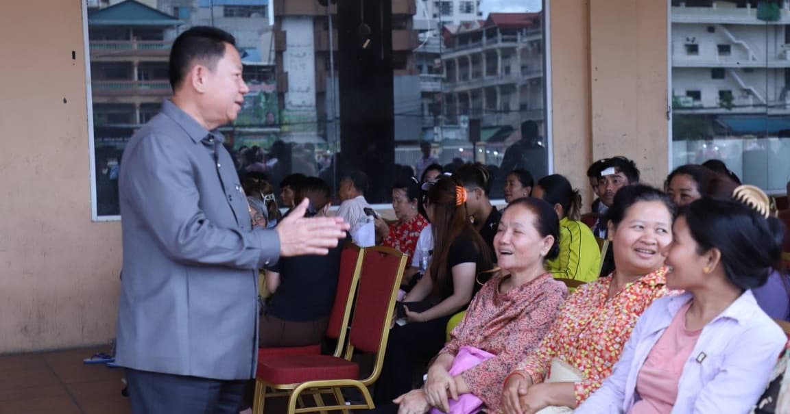 អាជីវករផ្សារនាគមាស ២១១ស្តង់ ដែលរងគ្រោះដោយអគ្គិភ័យ ទទួលបានជំនួយថវិកា ១លានរៀលក្នុងមួយស្តង់ ពីឯកឧត្តម ហ៊ុន ម៉ានី