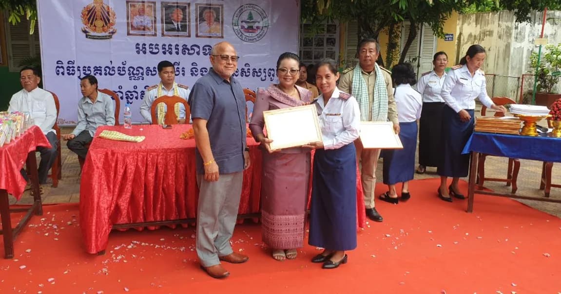 អនុប្រធានក្រុមការងារចុះមូលដ្ឋានឃុំអូរដំបង១ ជំរុញឱ្យសិស្សានុសិស្ស ត្រូវខិតខំរៀនសូត្រ ដើម្បីគ្រួសារ និងប្រទេសជាតិ