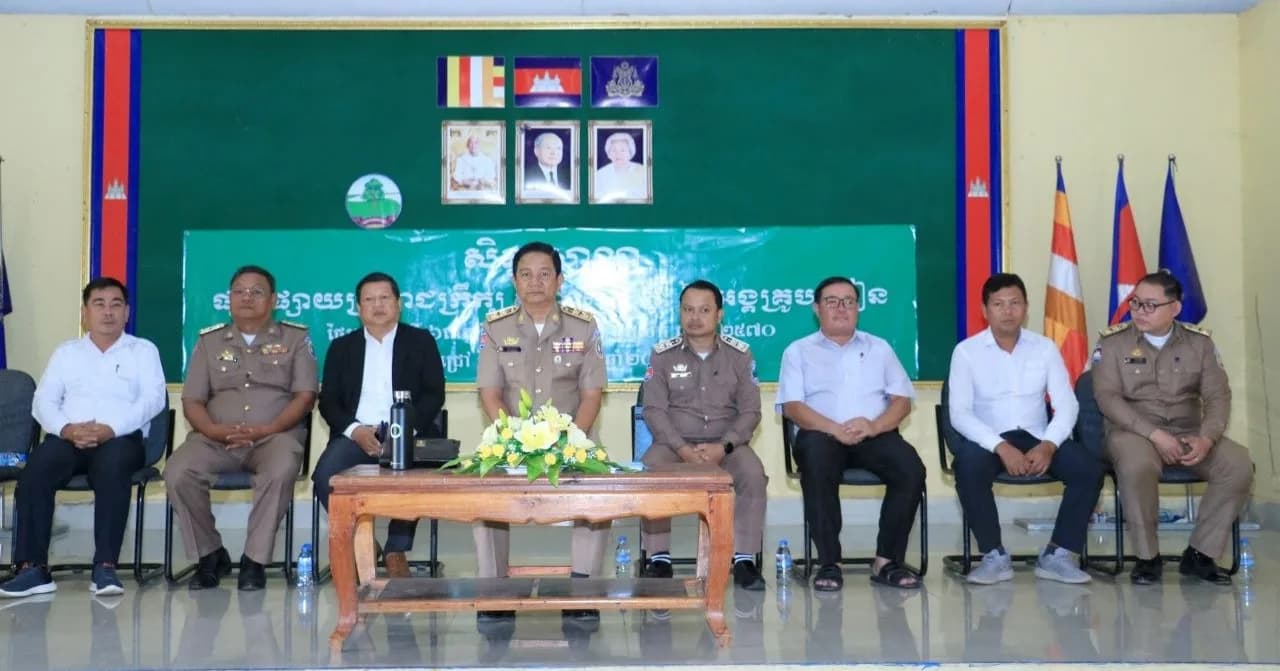 លោកអភិបាលរងខេត្ត អញ្ជើញជាអធិបតីភាពក្នុងពិធីបើកសិក្ខាសាលាផ្សព្វផ្សាយ ព្រះរាជក្រឹត្យ ស្តីពីលក្ខន្តិកៈដោយឡែក នៃអង្គគ្រូបង្រៀន នៅស្រុកភ្នំស្រុក និងស្រុកអូរជ្រៅ