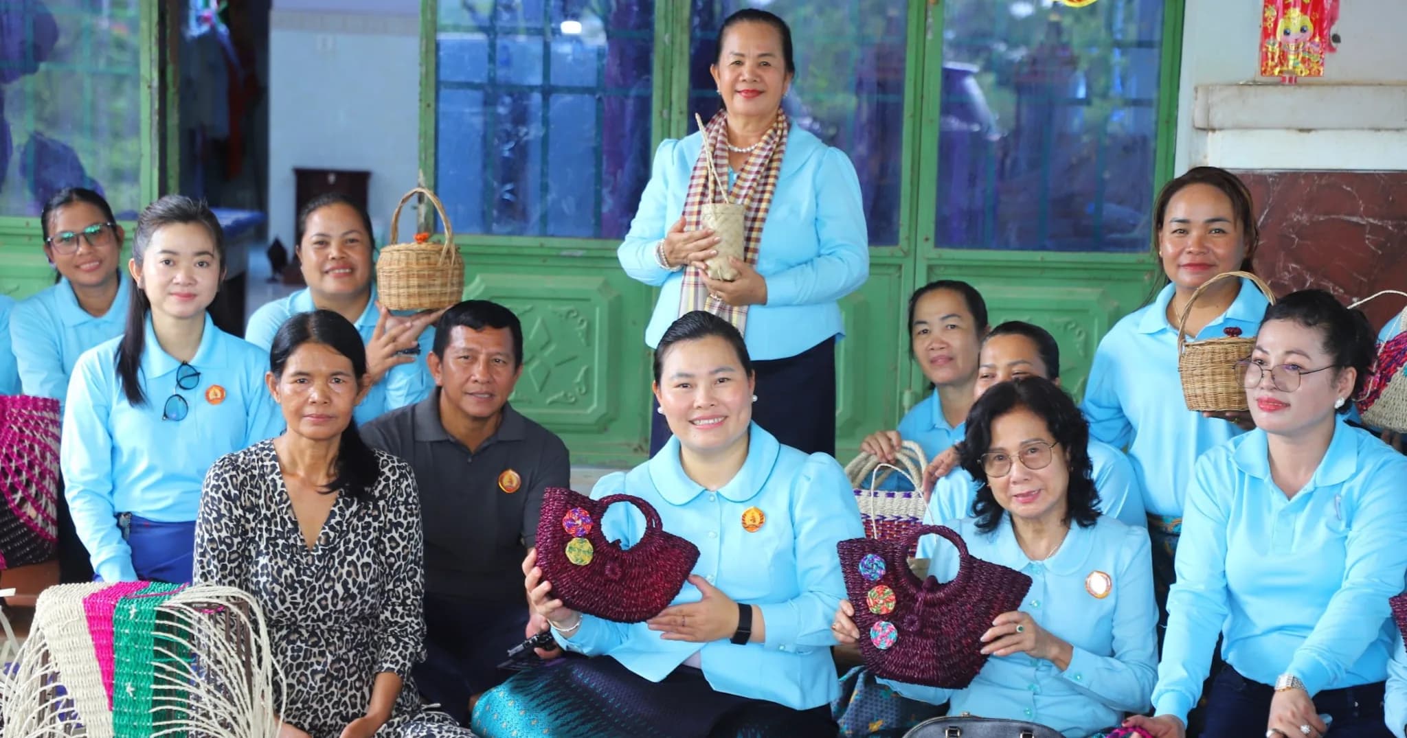 ក្រុមចលនាស្ត្រីខេត្តកណ្តាល ចុះទស្សនកិច្ចសិក្សាសិប្បកម្មចម្លាក់ប្រាក់ស្តាន់ និងសិប្បកម្មរវេញកន្ត្រក់អំពីវល្លិផ្ដៅ នៅស្រុកពញាឮ ដើម្បីស្វែងយល់ និងលើកកម្ពស់ស្នាដៃស្ត្រី