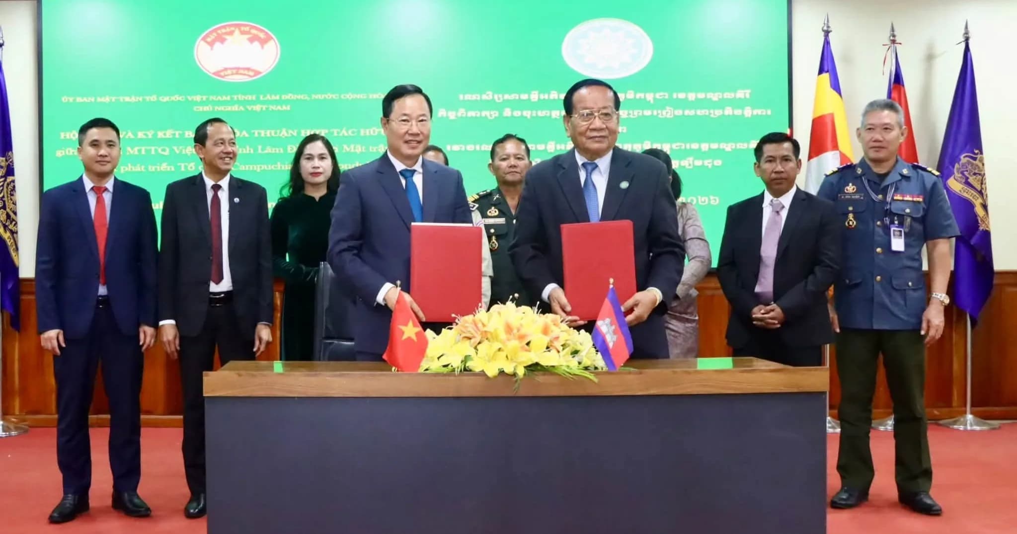 ខេត្តមណ្ឌលគិរី និងខេត្តឡឹមដុង រៀបចំកិច្ចប្រជុំសហប្រតិបត្តិការ រវាងរណសិរ្សអភិវឌ្ឍន៍មាតុភូមិ នៃខេត្តទាំងពីរ