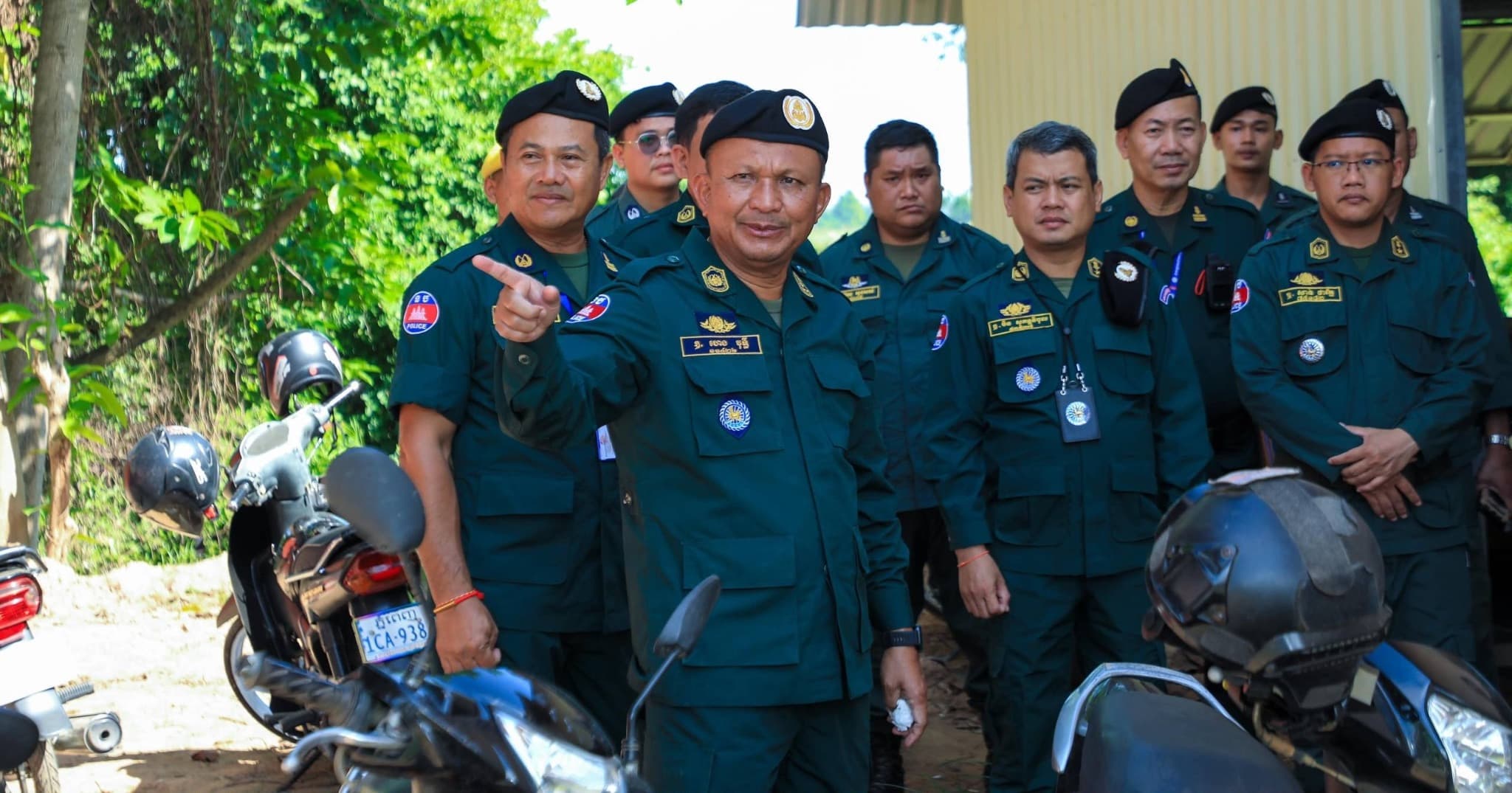 លោកឧត្តមសេនីយ៍ទោ ហេង វុទ្ធី អញ្ជើញចុះសាកសួរសុខទុក្ខកងកម្លាំង និងត្រួតពិនិត្យលើការងារដឹកនាំប្រចាំថ្ងៃ ដើម្បីកែលម្អ និងបំពេញបន្ថែម ដល់ប៉ុស្តិ៍នគរបាលរដ្ឋបាលឃុំ-សង្កាត់ នៃអធិការដ្ឋាននគរបាលស្រុក ចំនួន៦