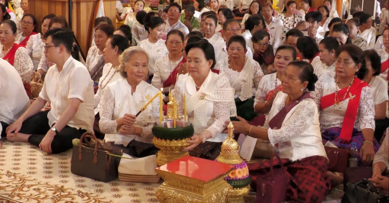 លោកស្រី ប៉ាង ដានី អភិបាលរងខេត្តដឹកនាំក្រុមការងារចុះជួយសង្កាត់សំបួរមាស អញ្ជើញចូលរួមពិធីបុណ្យចាប់ស្លាក និង ផ្កាប្រាក់សាមគ្គីនិងបុណ្យទក្ខិណានុប្បទាននៅវត្តខេមវ័ន